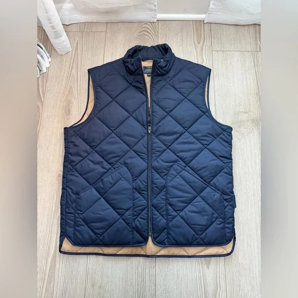 J. Crew Men’s Walker Quilted Vest - Picture 2 of 4